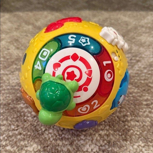 VTech Wiggle & Crawl Ball - Picture 2 of 5